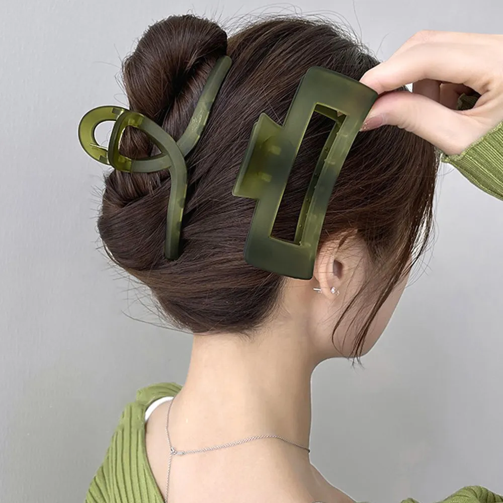 大きめアクリルバンスクリップ マット表面で大人かわいいヘアアクセ オルチャンスタイル サイド前髪留めにも！しっかり挟んで安定感のあるデザイン