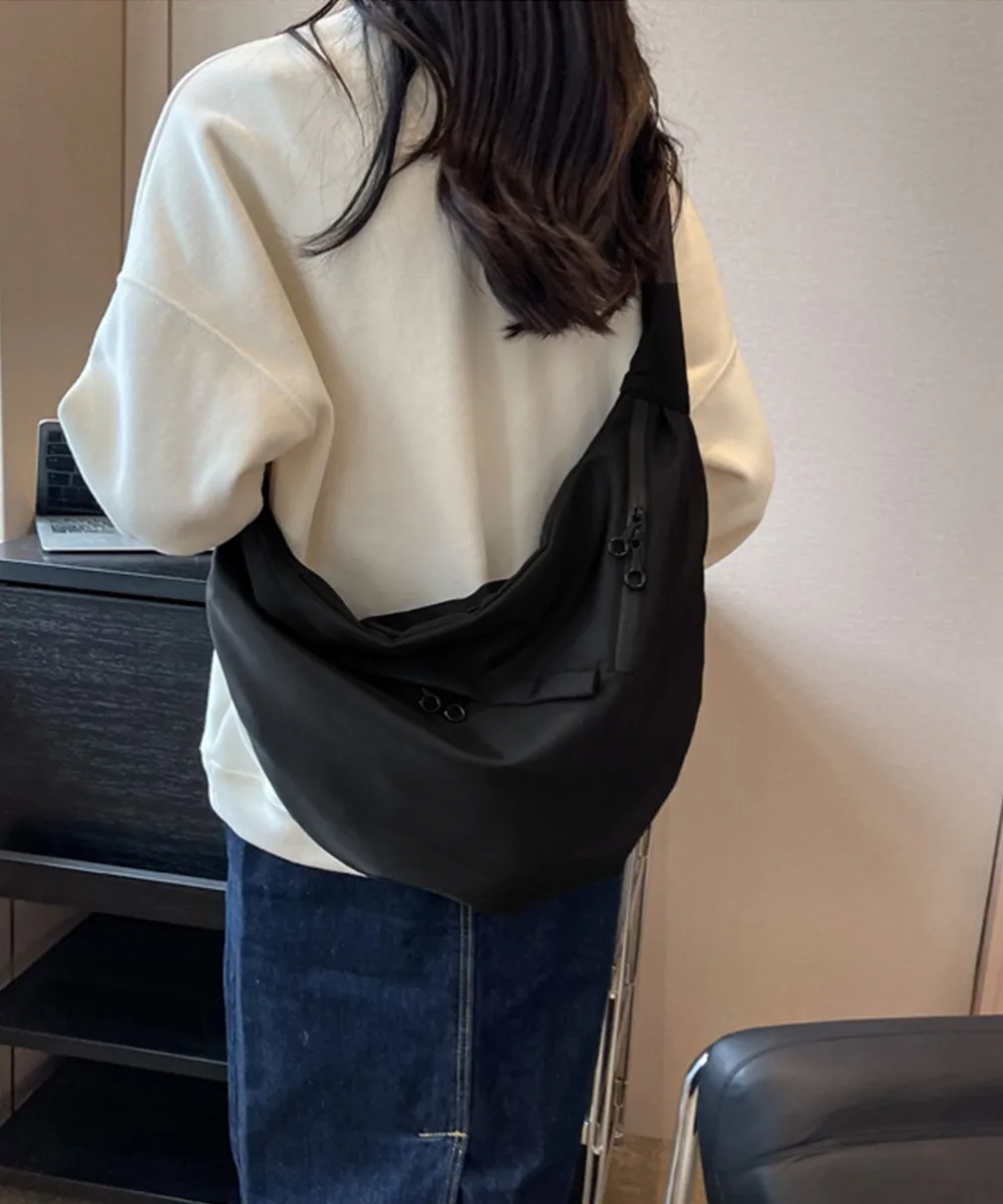  三日月型ショルダーバッグ大容量ナイロン鞄