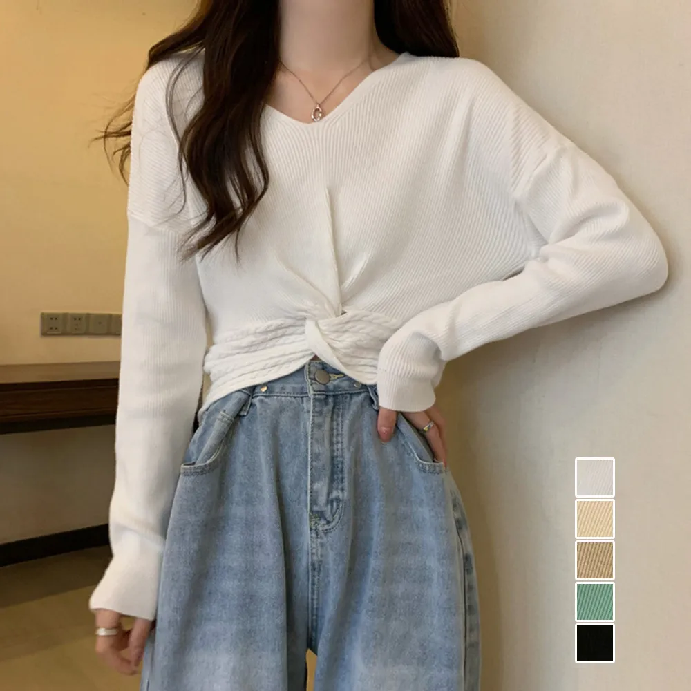 フロントツイストデザインが魅力のクロップドニットプルオーバー｜大人可愛い韓国風カジュアル秋服