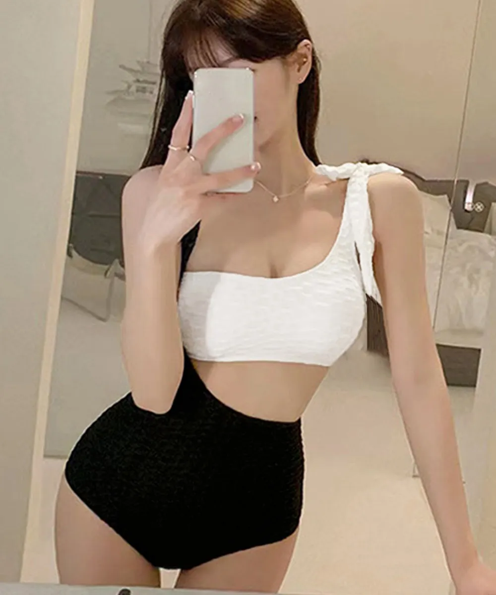 大人セクシーアシンメトリーモノトーンリボンショルダーワンピース水着｜くびれデザインビーチウェア