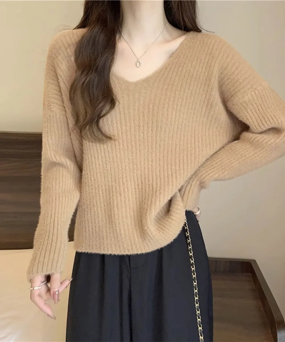大人女性向けVネックニットトップス 柔らか素材でオフィスカジュアルにも着回し可能 春秋冬に最適な無地長袖セーター ホワイト/ベージュ/ブラウン/グレー/カーキ