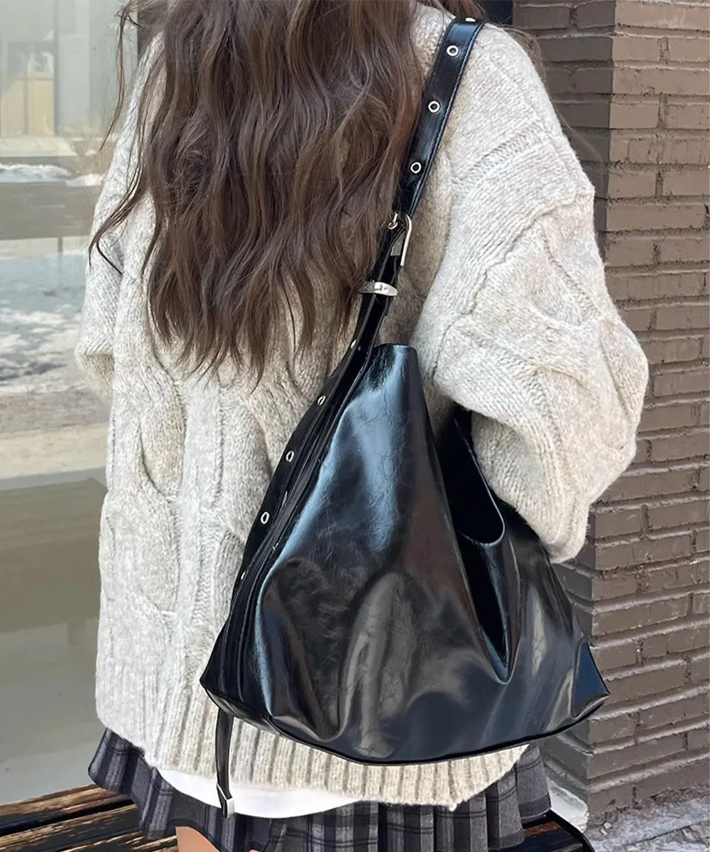 [大人女子向け] スクエアデザインPU合成皮革トートバッグ｜超軽量・A4収納可能・オフィスカジュアル